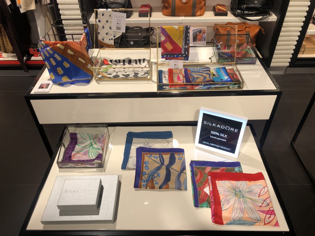 Stoisko SILKADORE w sklepie Baltony na lotnisku Okęcie w Warszawie