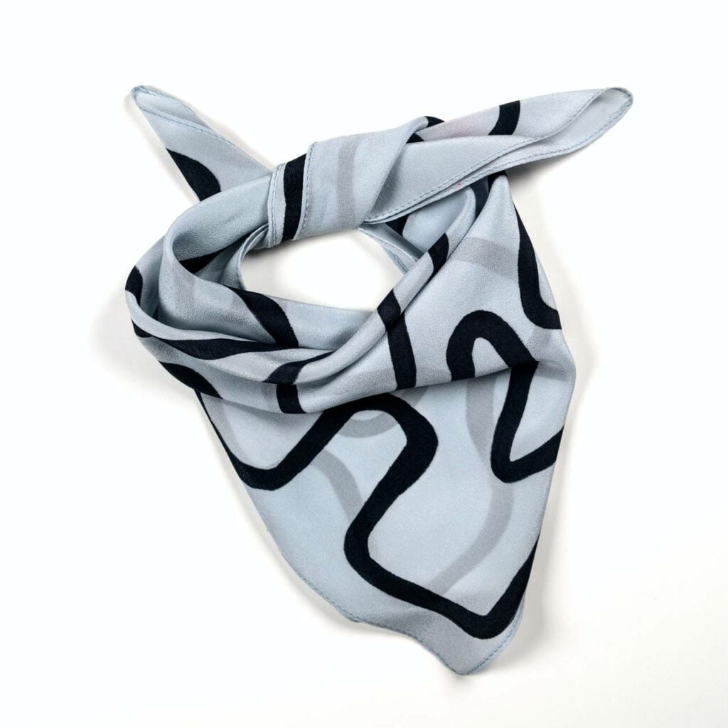 jak nosić jedwabna apaszkę