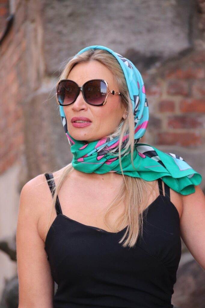 piękna apaszka z jedwabiu zielona i turkusowa