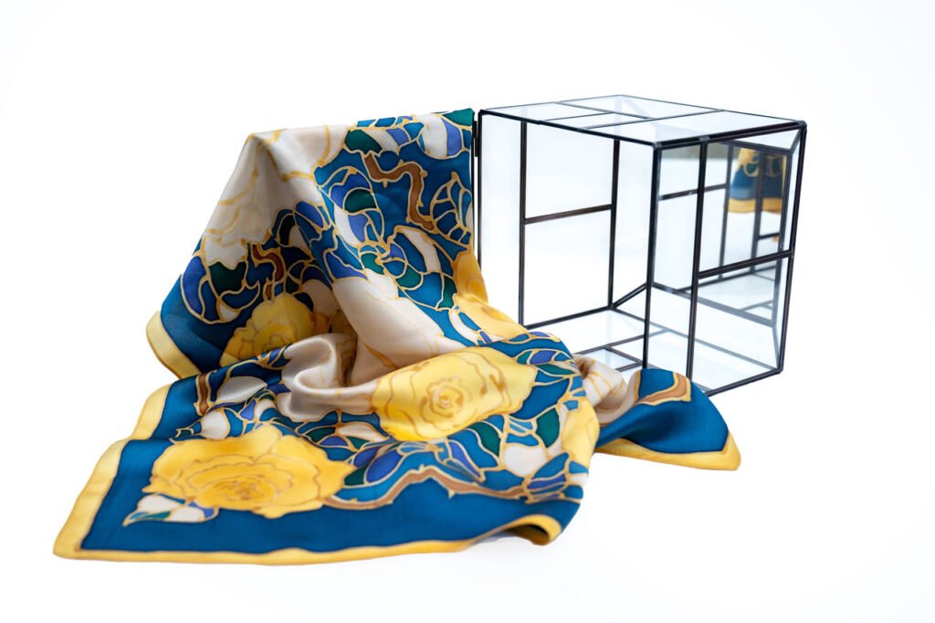 niebiesko - zółte apaszki w kwiaty